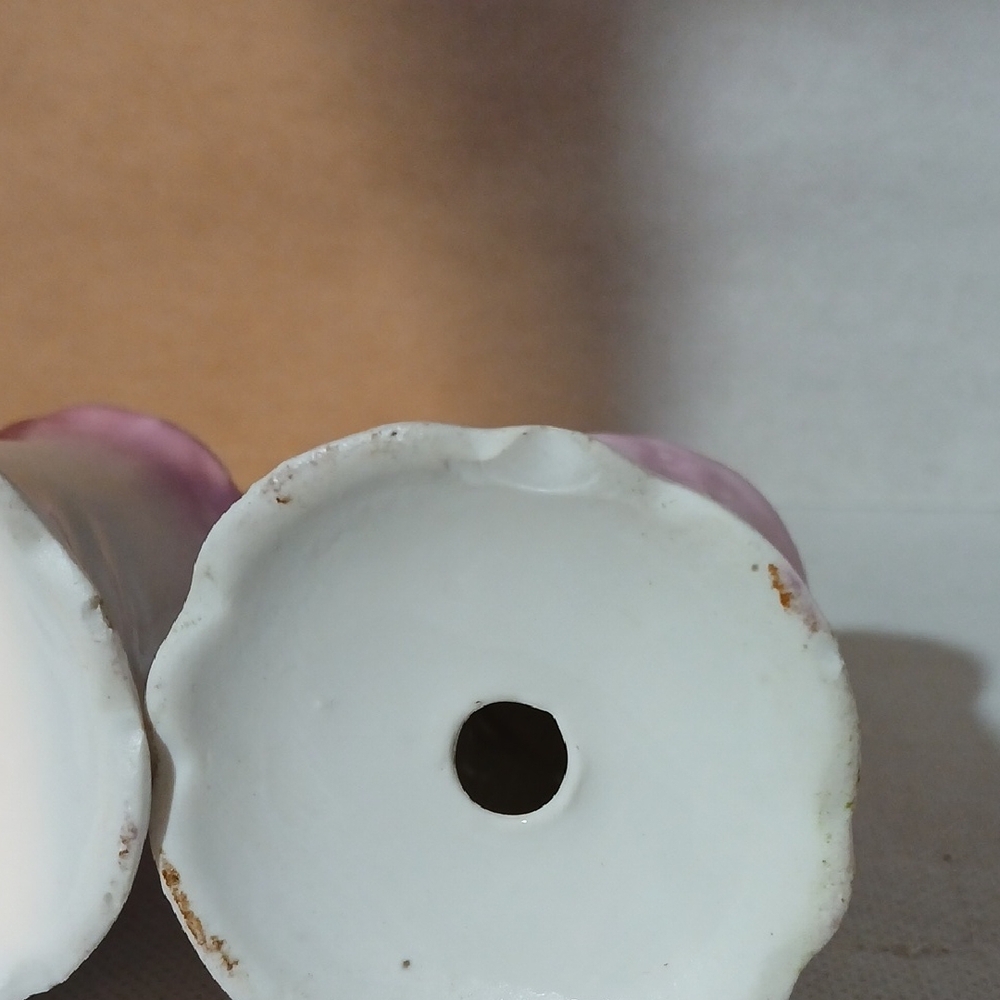 Vintage Floral Pink and White Salt and Pepper Shakers - Picture 4 of 7